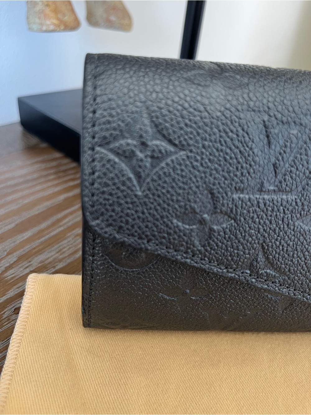 Louis Vuitton Monogram Shimmering Empriente Sarah Wallet - Picture 10 of 11